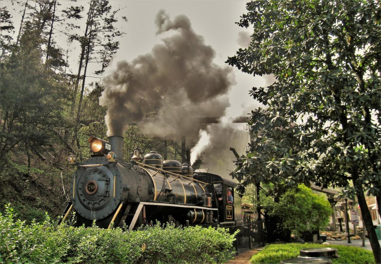 Bear Den, Hot Tub, 1089 Of Free Attraction Tickets For Each Paid Day, Dollywood And More! Sevierville Exterior photo
